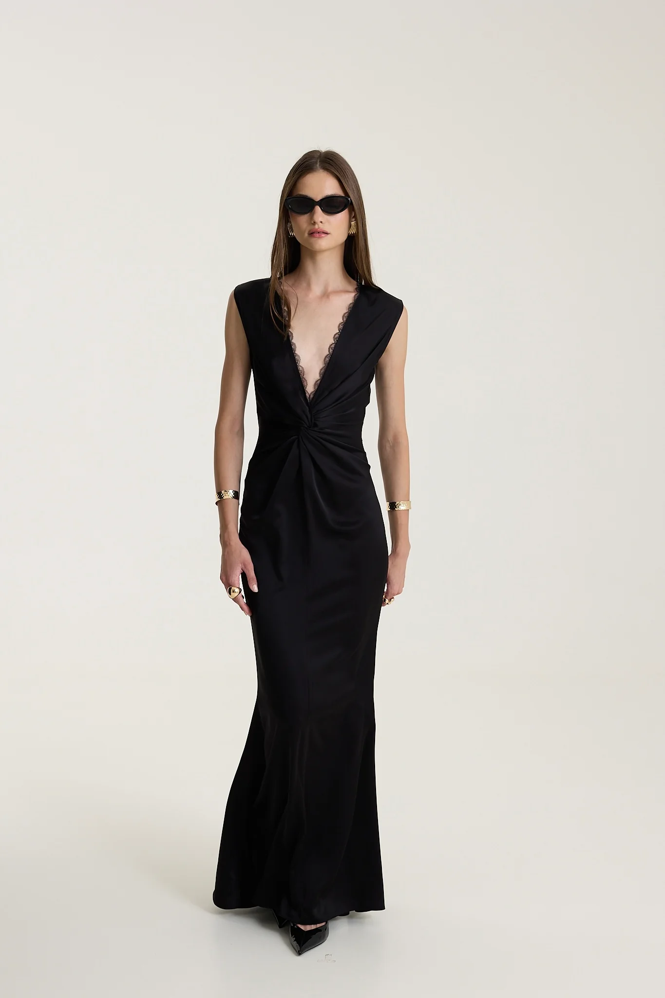 Noir Elegance - Image 4